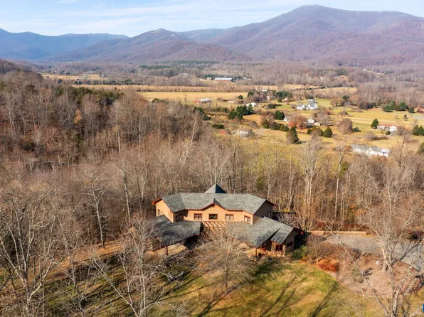 330 Grace Gln, Nellysford, VA 22958