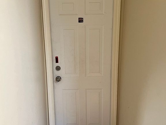 3rd image of 1538 N Rockwell St APT 2R