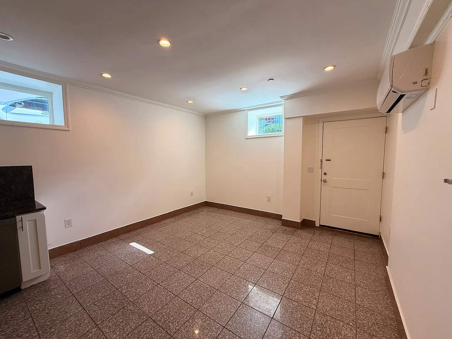 377 Danforth Ave — Photo 3