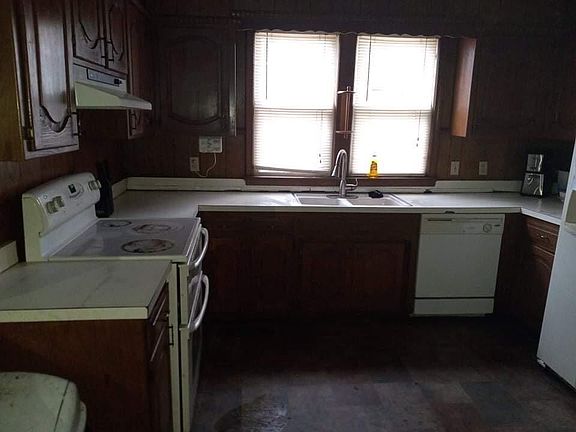 3rd image of 1305 N Grand St