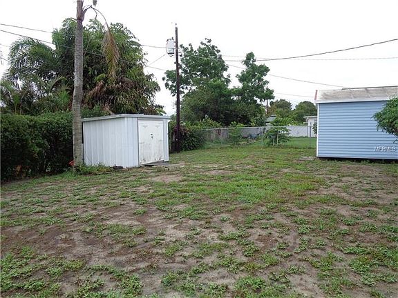 5th image of 4855 Calais Dr