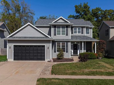 5 Frontier Ct, Le Claire, IA, 52753