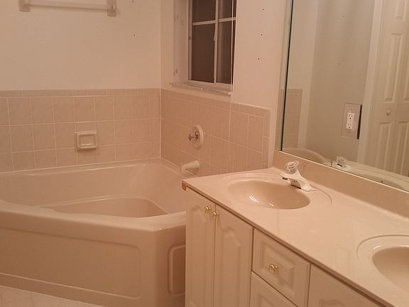 2nd image of 13935 S Cypress Cove Cir