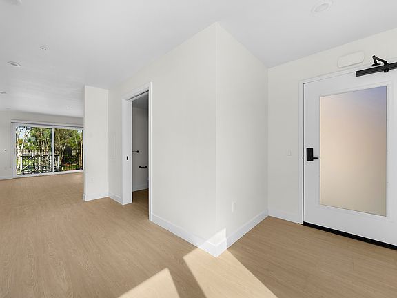 4th image of 4661 Florida St #301