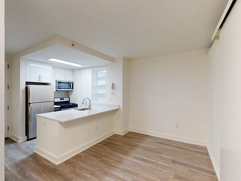 10 Hanover Square — Photo 103