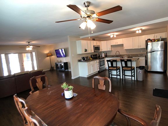 5th image of 1010 E Maryland Ave APT 4