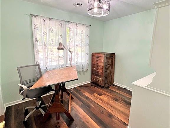 5th image of 2210 Wilcox Dr