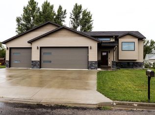 2603 3rd St NE, Jamestown, ND 58401
