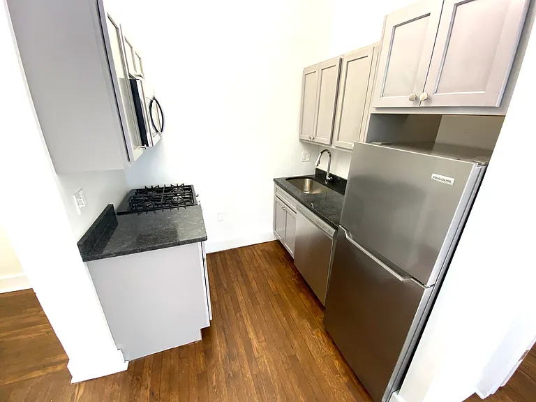 831 Whalley Ave #5 — Photo 4