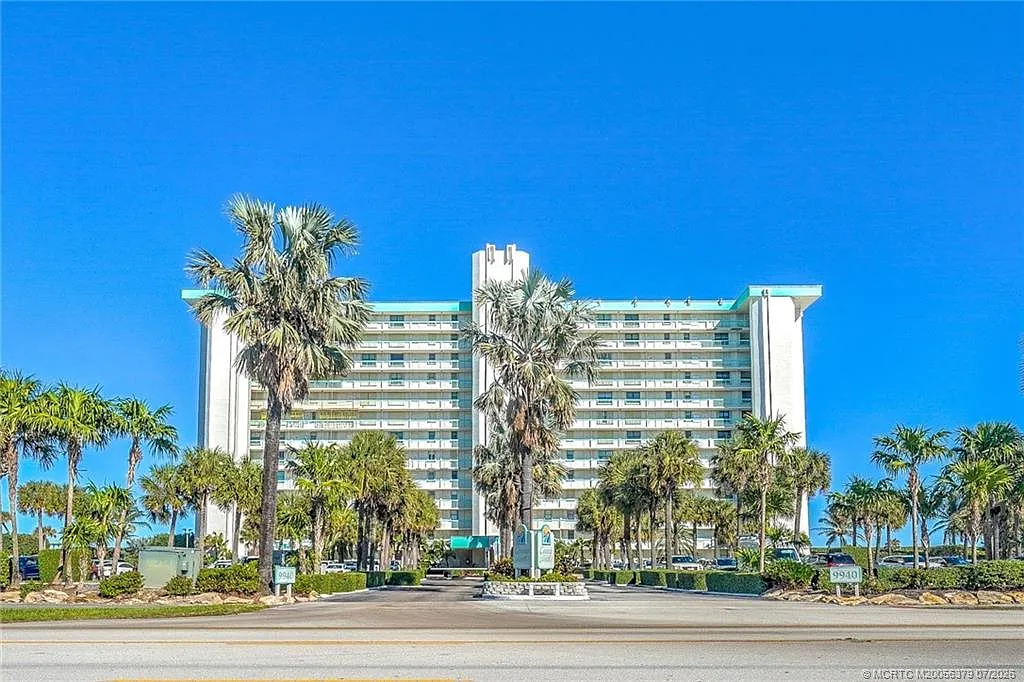 1 bed, 1.5 bath, 899 sqft, $5,000 — Photo 2