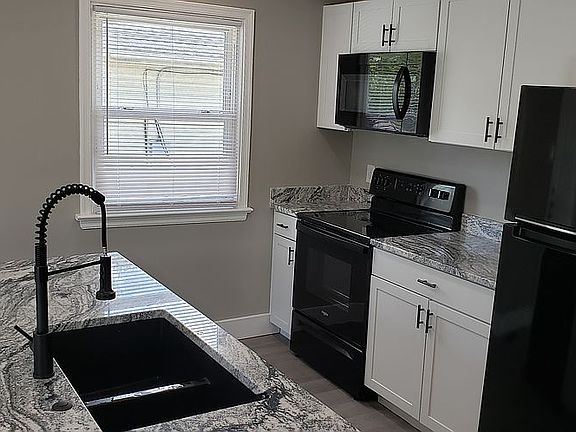 5th image of 2102 Brandonview Ave