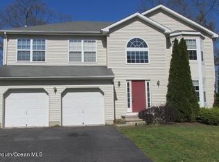 9 Diamond Ln, Howell, NJ 07731
