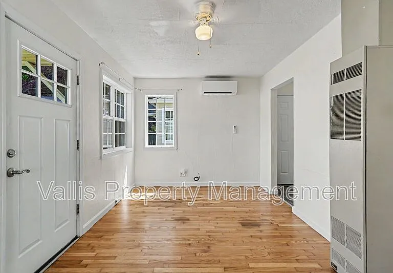 522 19th St NE — Photo 4