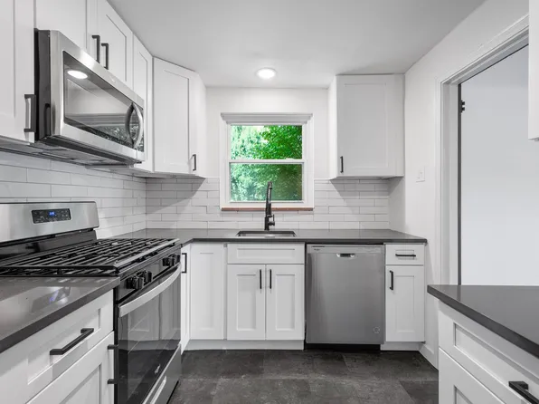 5744 Poketa Rd, Verona, PA 15147