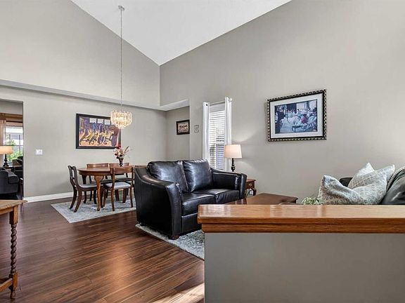 4th image of 210 E Douglas Ridge Pl SE