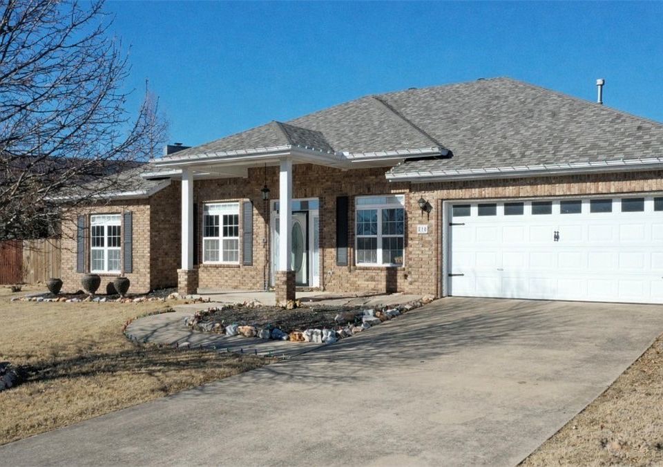 1st image of 810 S Brookside Ct