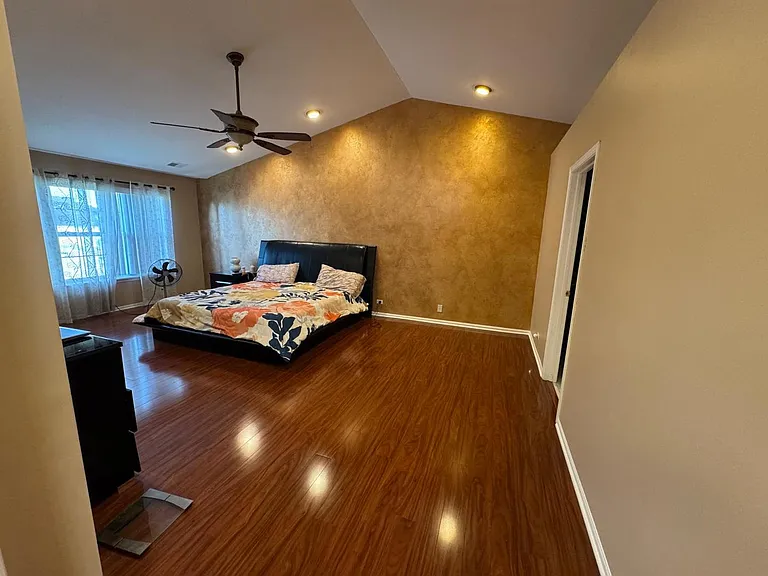 587 Saddlebrook Ln — Photo 11