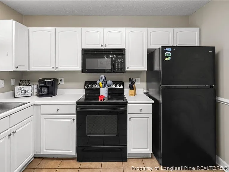 421 Cityview Ln — Photo 17