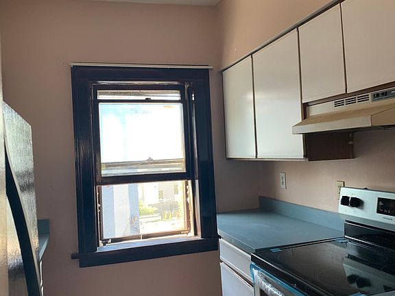 4th image of 36 Park Ave #1
