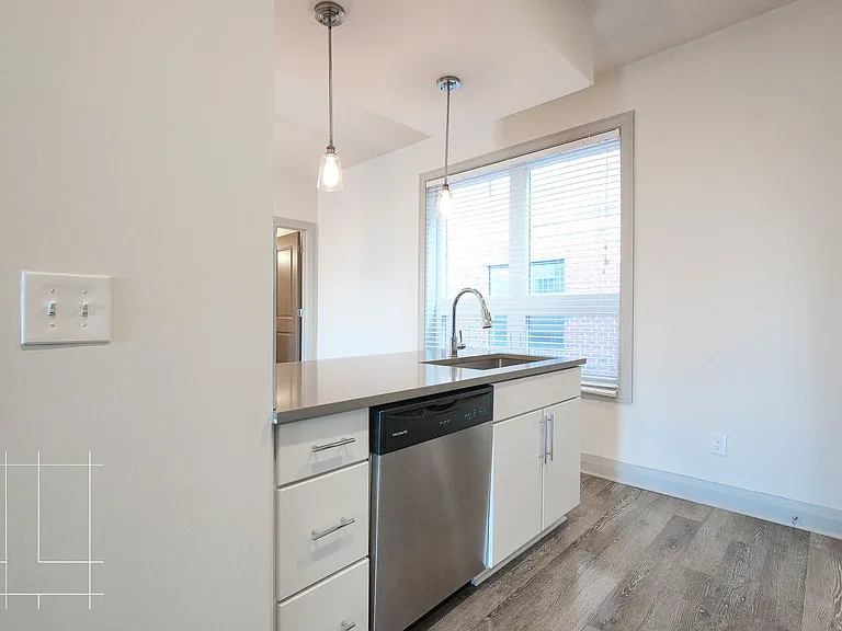 40 West — Photo 12