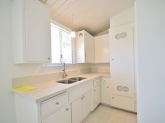 5th image of 2504 Aviation Blvd APT D