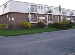 3 Hawthorne Ln APT 307, Fox Lake, IL 60020