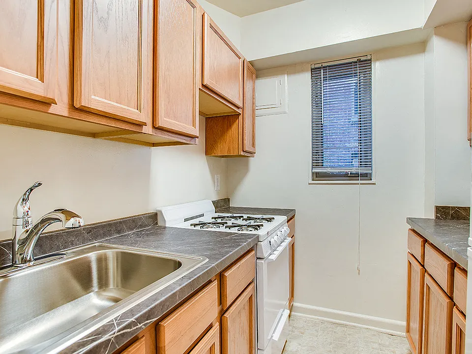 Apartment kitchen with classic finishes