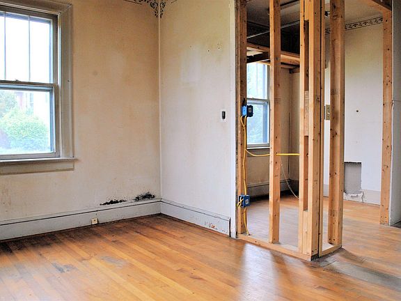 5th image of 502 S Franklin St