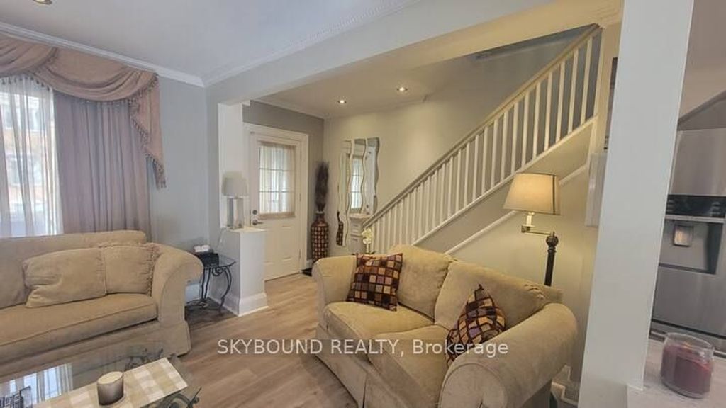 387 Hopewell Ave, Toronto, ON - View 4