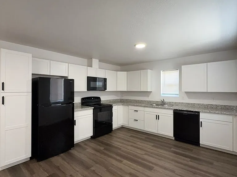 634 Colinwood Ct — Photo 4