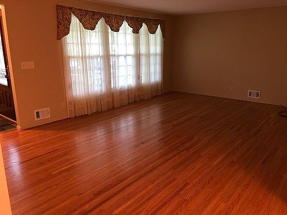 5th image of 20 Harper Dr