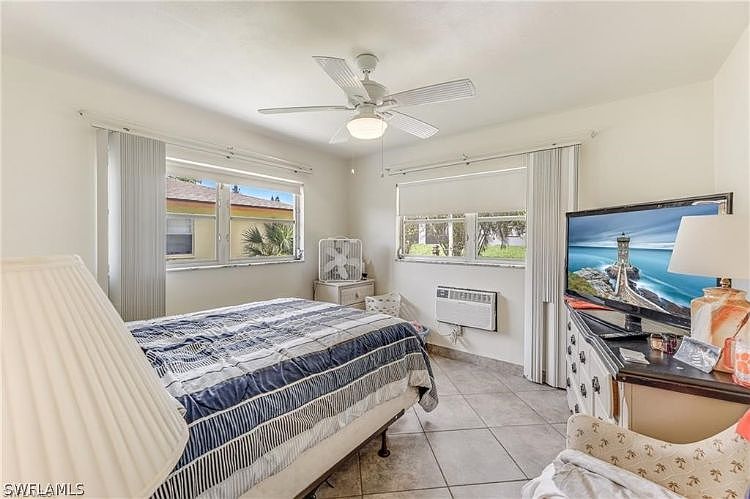 2nd image of 4956 Viceroy St #3