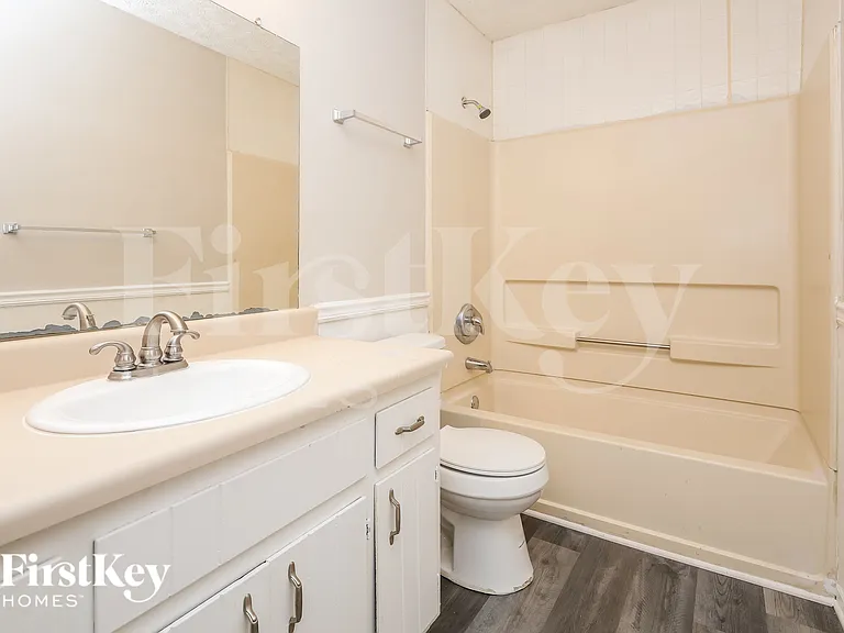 3800 Charlotte Dr — Photo 14