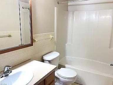 2nd image of 3406 Elmwood St #3406