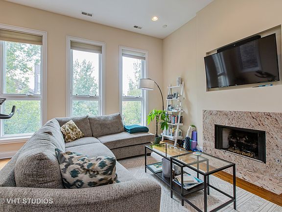 3rd image of 1524 W Thomas St #3