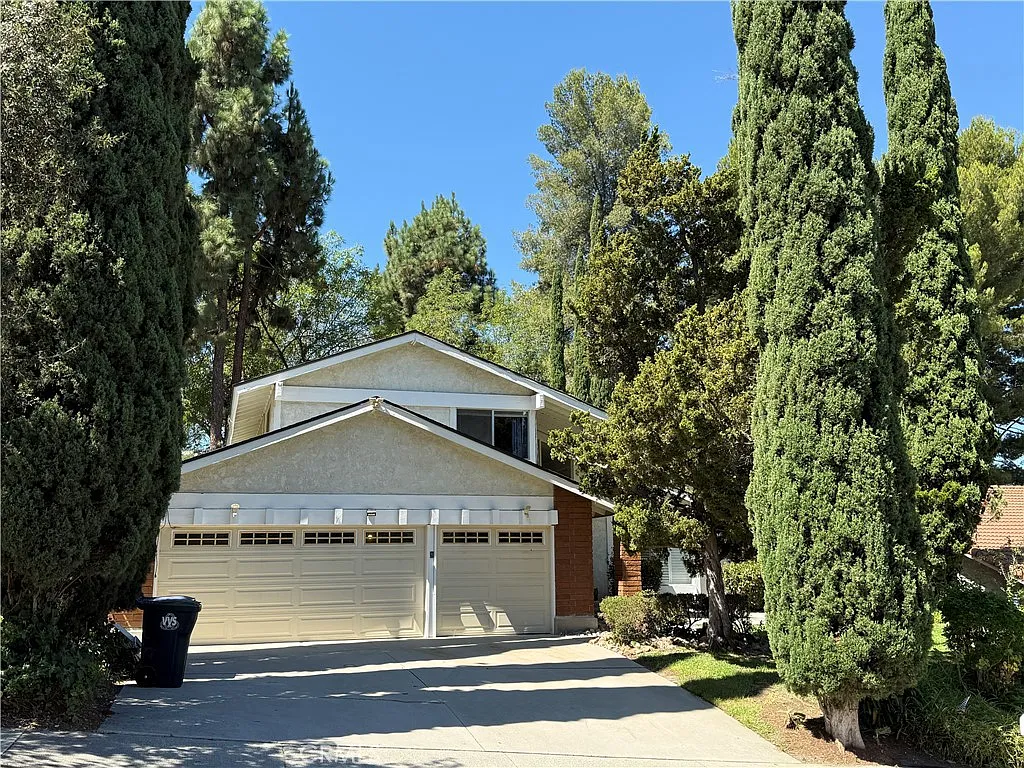 4 bed, 2077 sqft, $3,995 — Photo 1