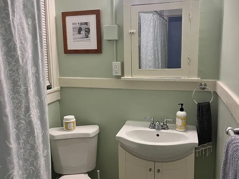 2409 Fremont Ave S — Photo 10