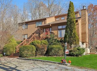 31 Powder Horn Rd, Cortlandt Manor, NY 10567