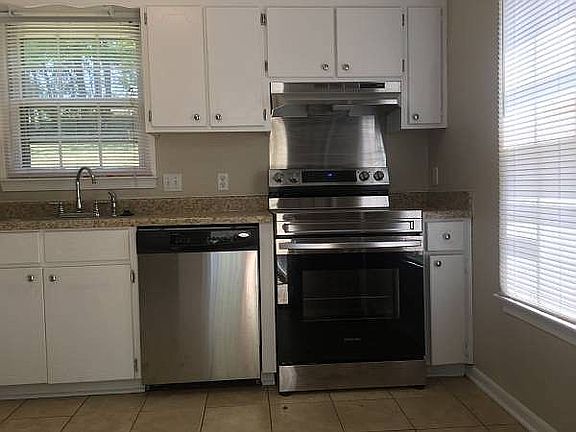 5th image of 405 Bellingham Ct