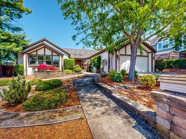 11 Sunnyslope Court, Petaluma, CA 94952