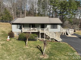 342 Mountain View Rd, Burnsville, NC 28714