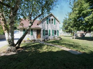 104 Elizabeth St, La Porte, IN 46350