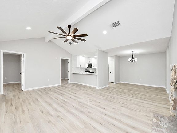 5th image of 5212 Willowview Dr
