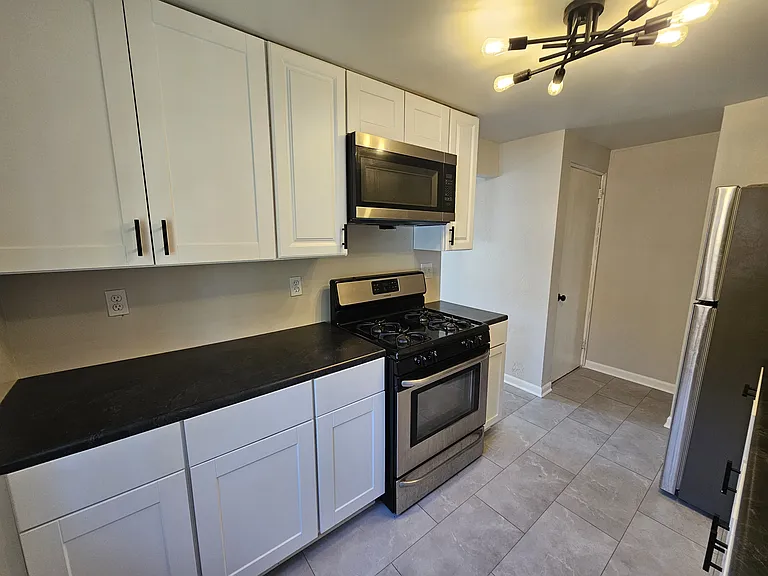 1816 Kiralfy Ave — Photo 5