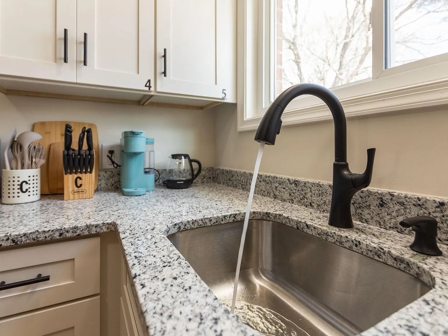 4 bed, 3.0 bath, 2044 sqft, $1,092 — Photo 4
