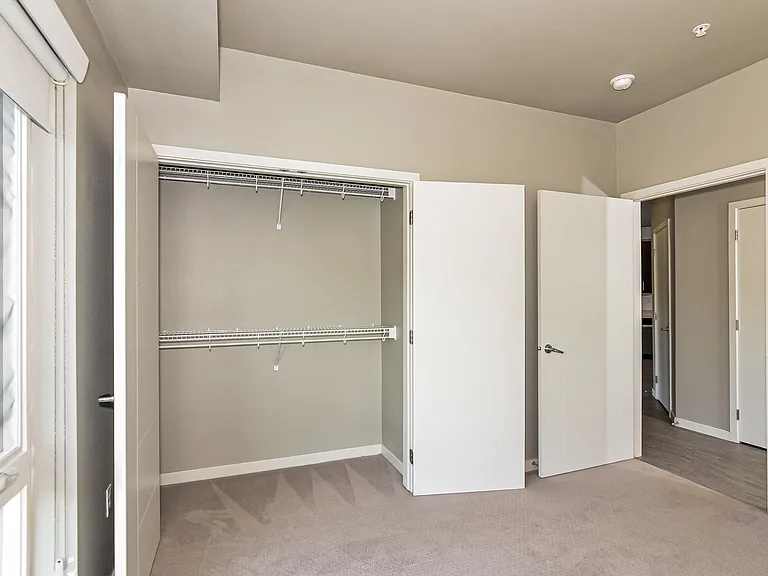 Lakeside Flats — Photo 47