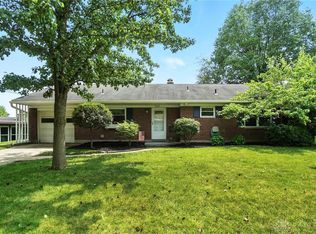 924 Fairacres Dr, Dayton, OH 45429