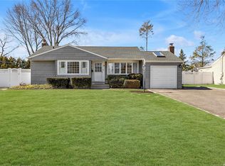 9 Mayfair Ter, Commack, NY 11725