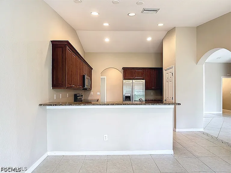 1726 Trafalgar Pkwy — Photo 16