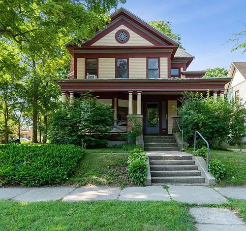 520 Crescent St NE #2 Photo 1